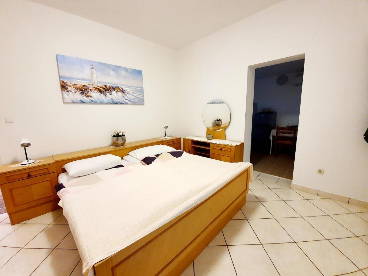 Apartamani Katarina Vl.Ilija Jusup Διαμέρισμα Starigrad Paklenica Εξωτερικό φωτογραφία