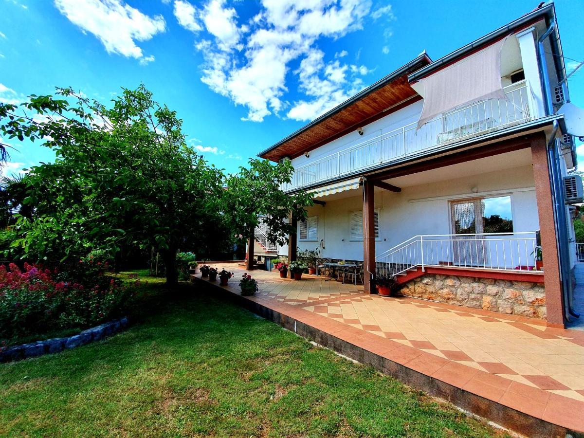 Apartamani Katarina Vl.Ilija Jusup Διαμέρισμα Starigrad Paklenica Εξωτερικό φωτογραφία
