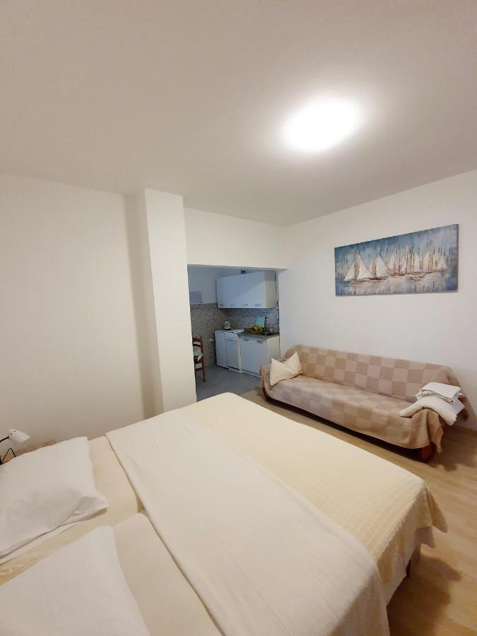 Apartamani Katarina Vl.Ilija Jusup Διαμέρισμα Starigrad Paklenica Εξωτερικό φωτογραφία