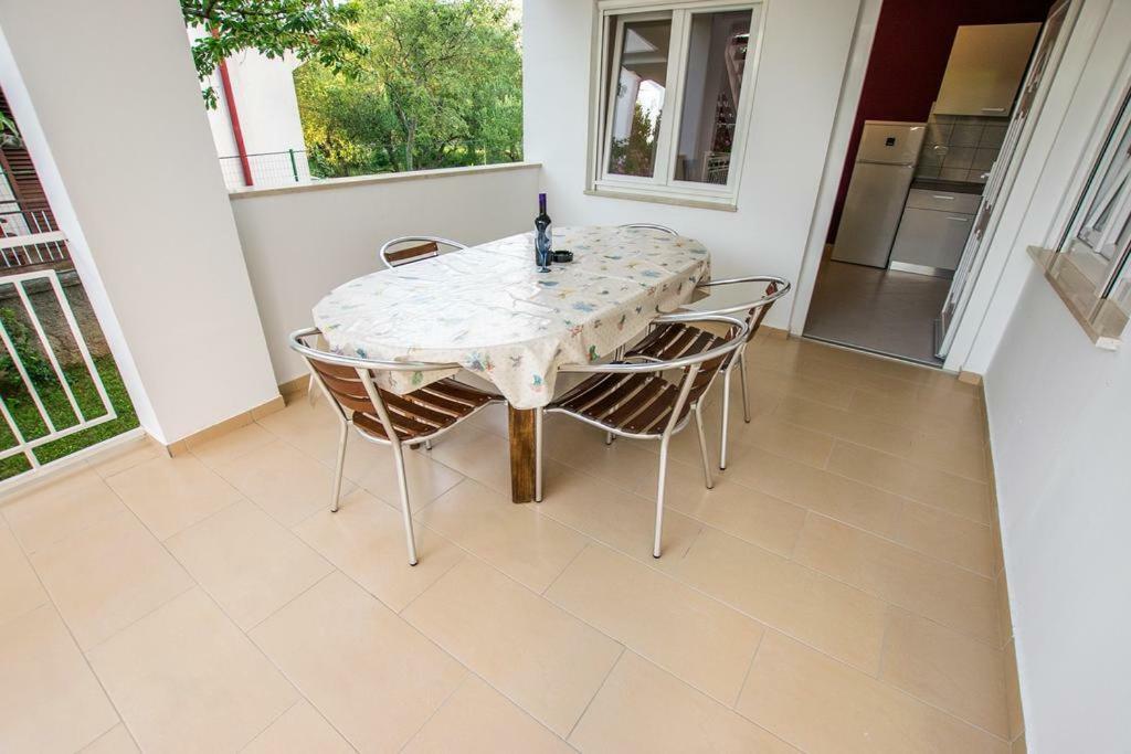 Apartamani Katarina Vl.Ilija Jusup Διαμέρισμα Starigrad Paklenica Εξωτερικό φωτογραφία