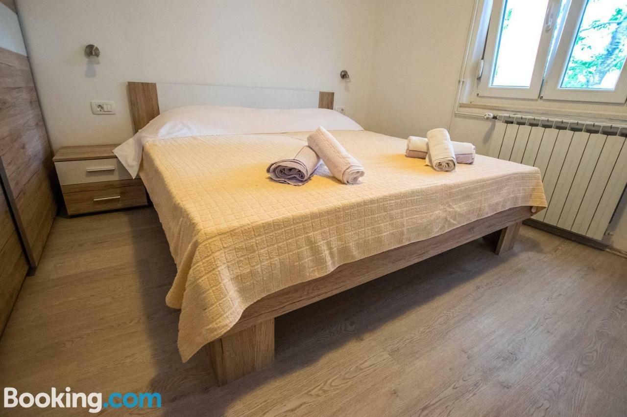 Apartamani Katarina Vl.Ilija Jusup Διαμέρισμα Starigrad Paklenica Εξωτερικό φωτογραφία