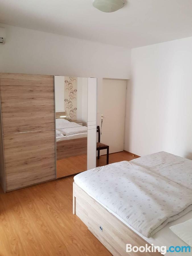 Apartamani Katarina Vl.Ilija Jusup Διαμέρισμα Starigrad Paklenica Εξωτερικό φωτογραφία