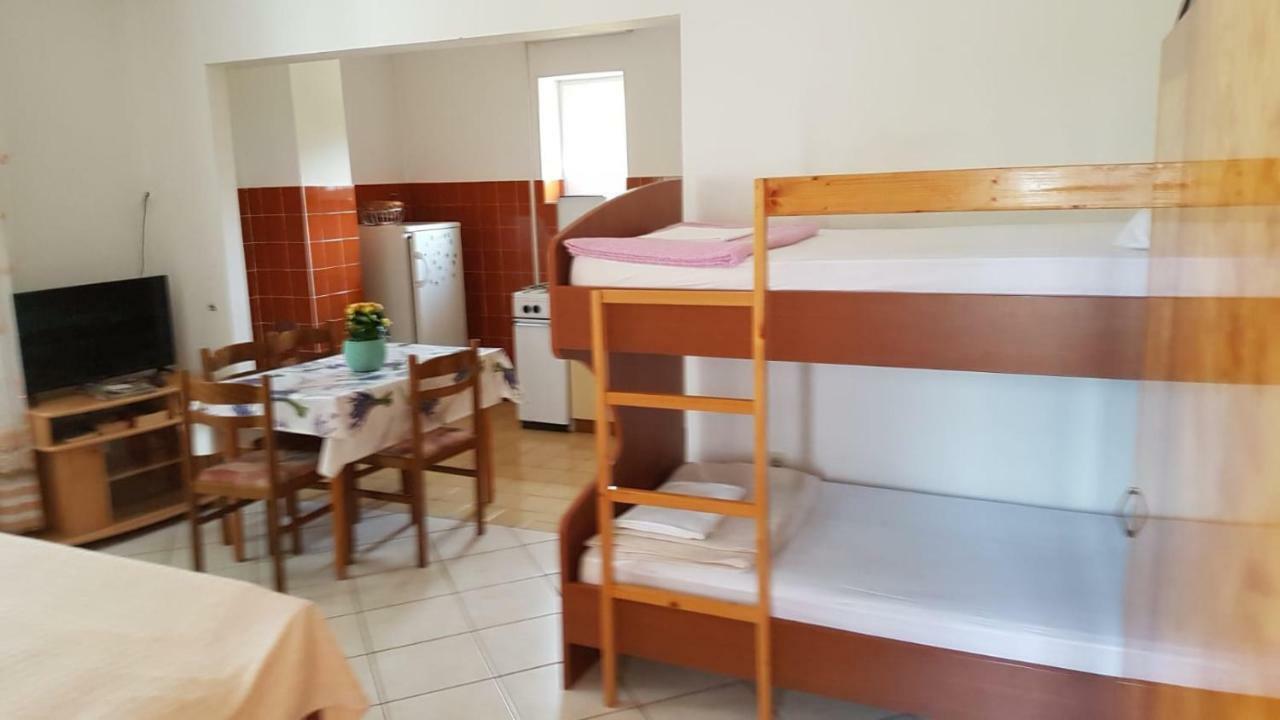 Apartamani Katarina Vl.Ilija Jusup Διαμέρισμα Starigrad Paklenica Εξωτερικό φωτογραφία